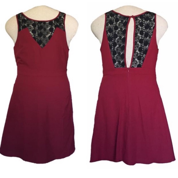 Poema Open Back 🎄Christmas Red Lace Detail Dress - Picture 3 of 5